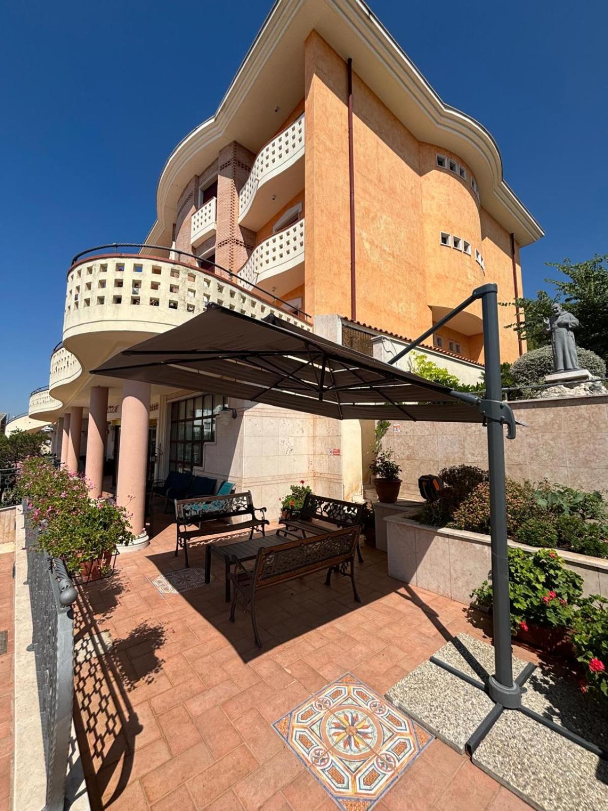 Hotel Valle Rossa San Giovanni Rotondo Eksteriør billede